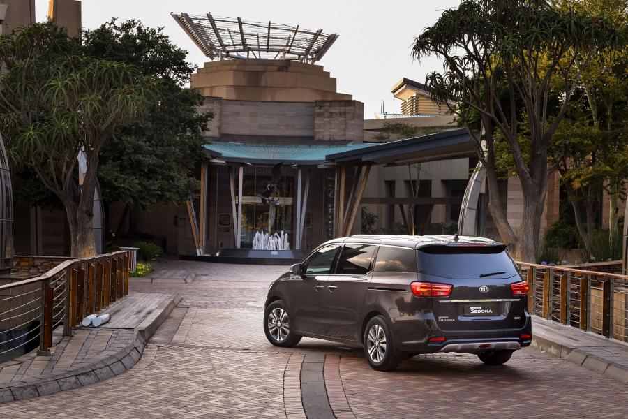  Kia Grand Sedona (YP) 2018 года  (ZA) (фото 14 из 40)